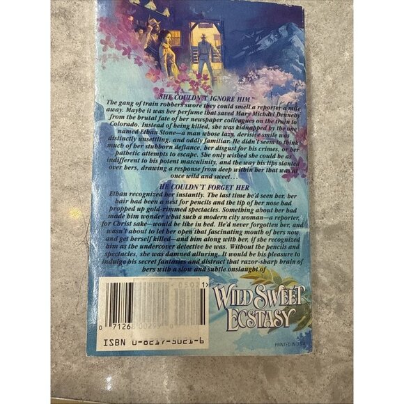 Spicy romance novels lot of 5. Very good condition. - Picture 5 of 10